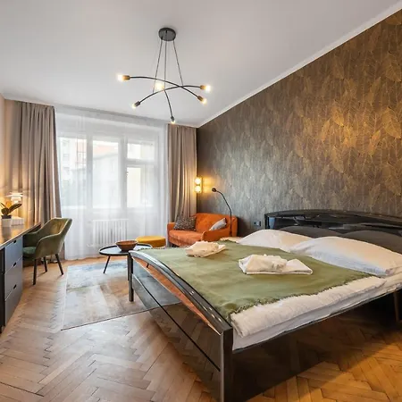 Loong Refresh Old Town Prag