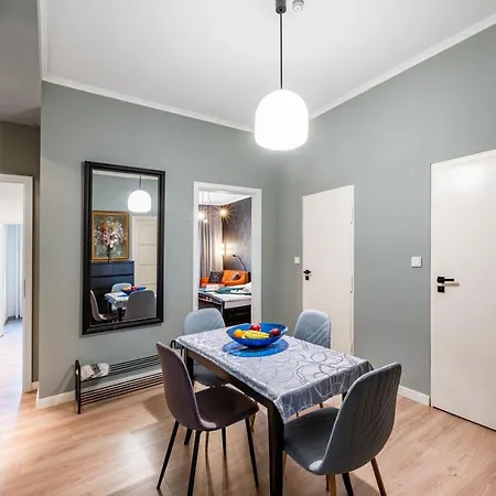 Loong Refresh Old Town Prag